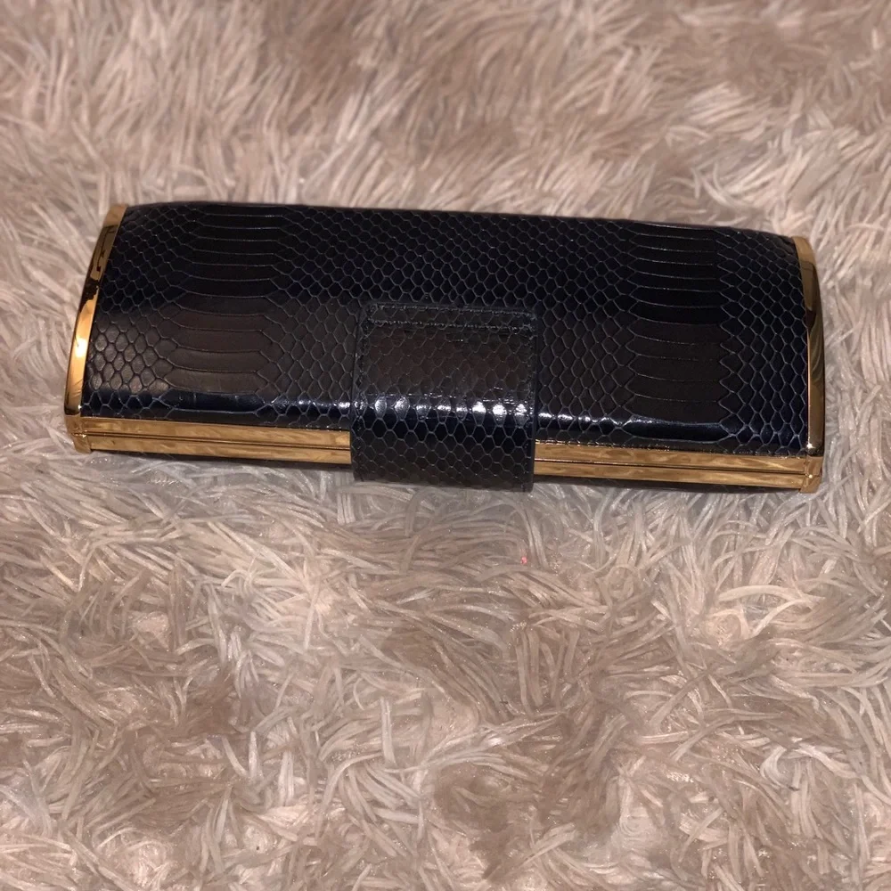Tory Burch Black Textured Clutch with Gold Trim - Picture 8 of 8